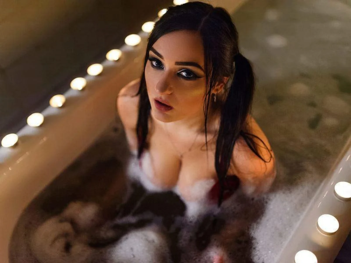 Karina escort in Rome
