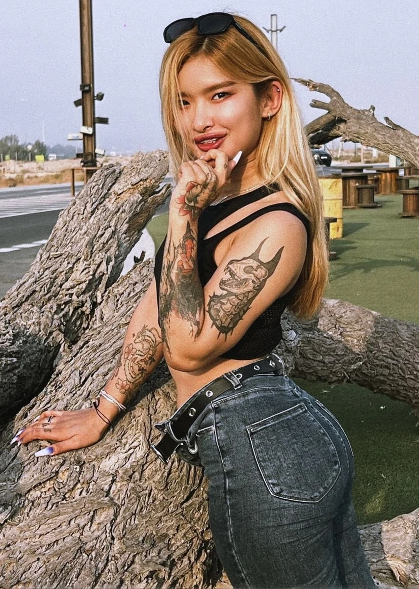 Kim escort in Milan