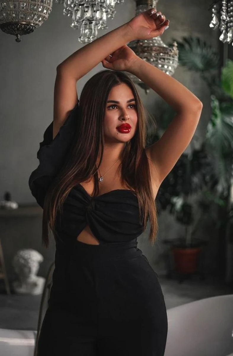 Kira escort in Milan