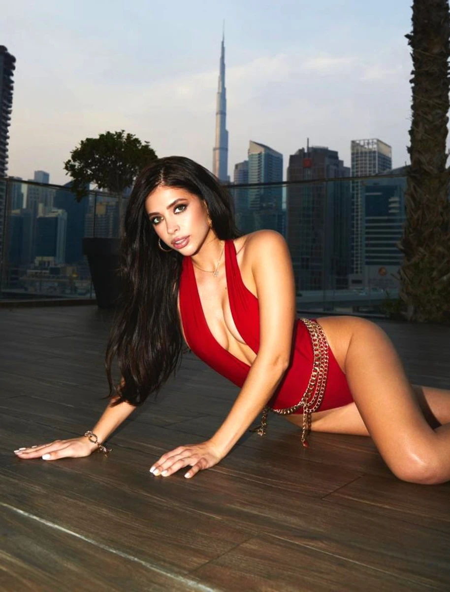 Lana escort in Milan