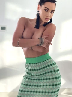 Lara escort in Milan