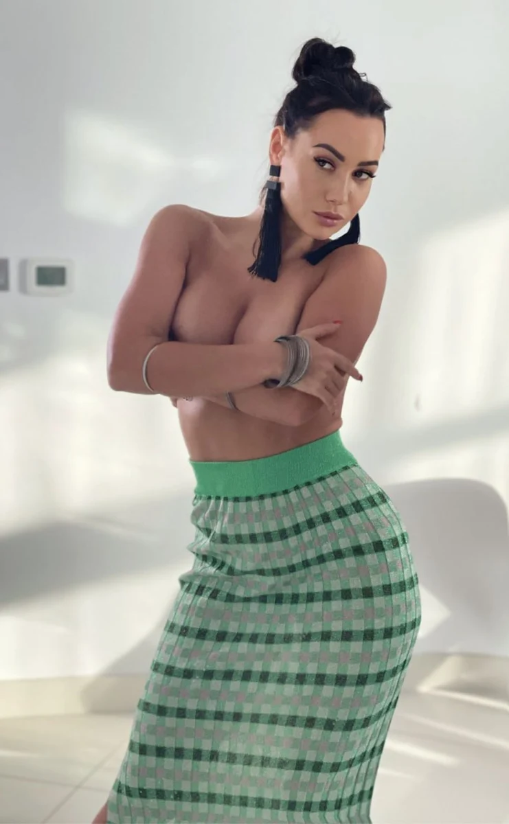 Lara escort in Rome