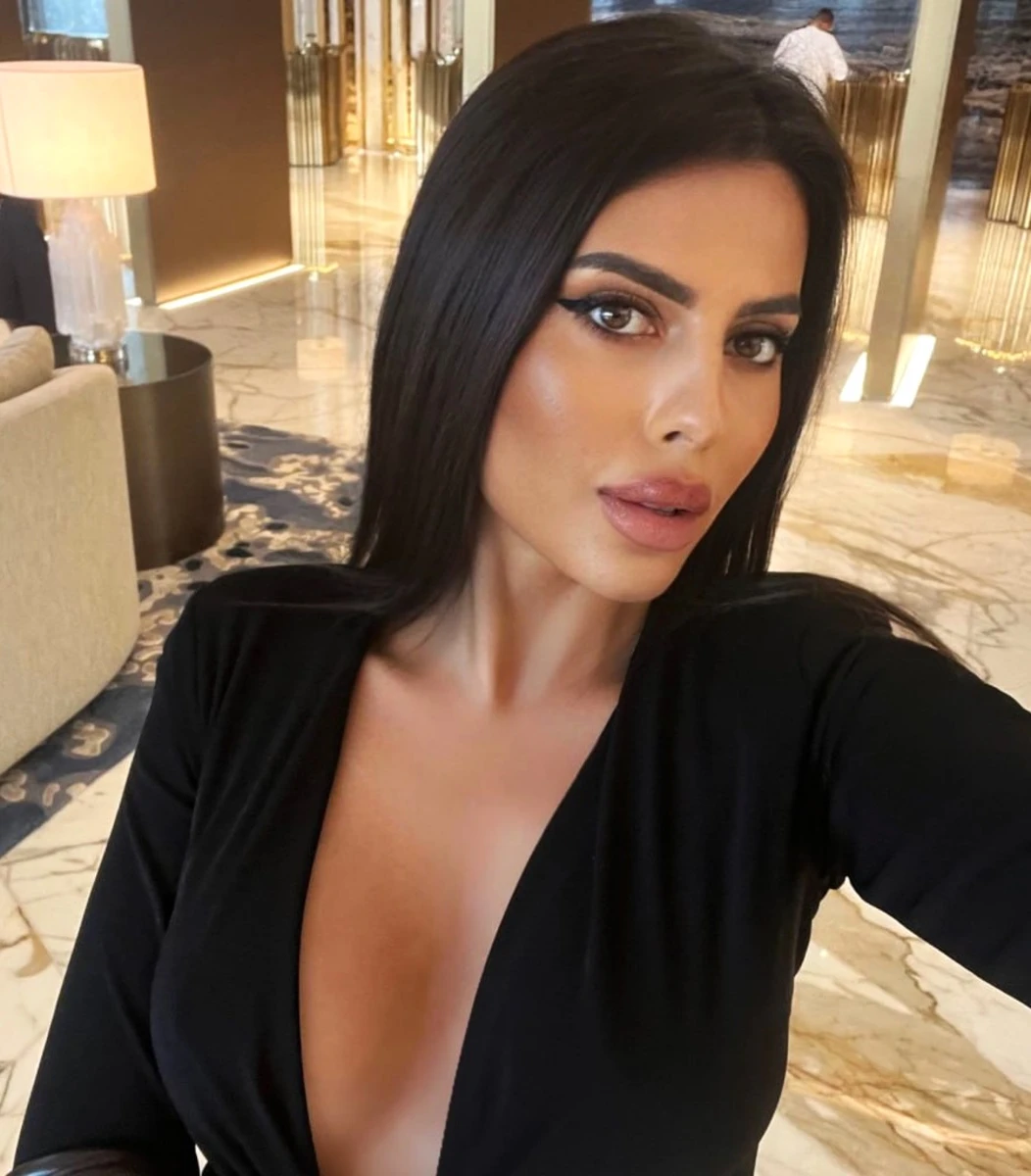 Layla escort in Milan