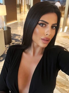 Layla escort in Milan