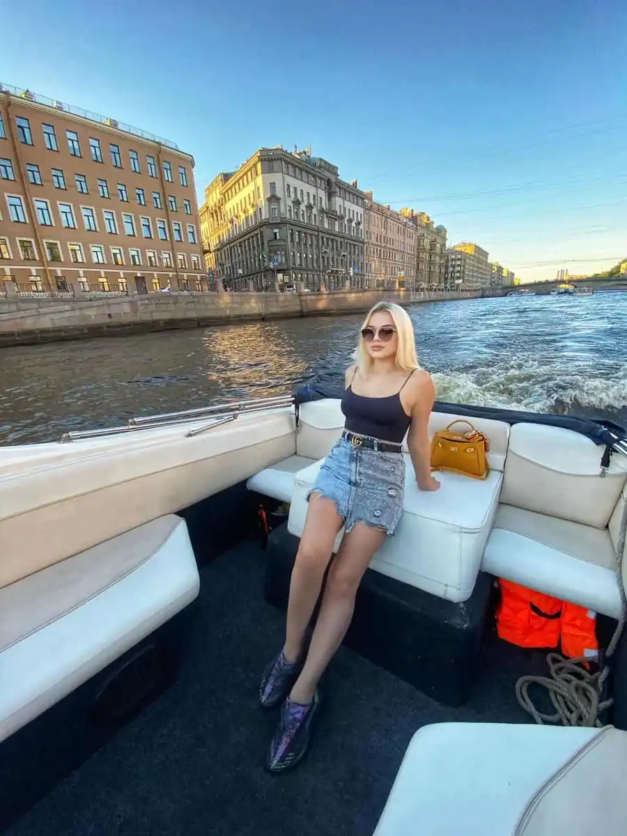 Lela escort in Rome