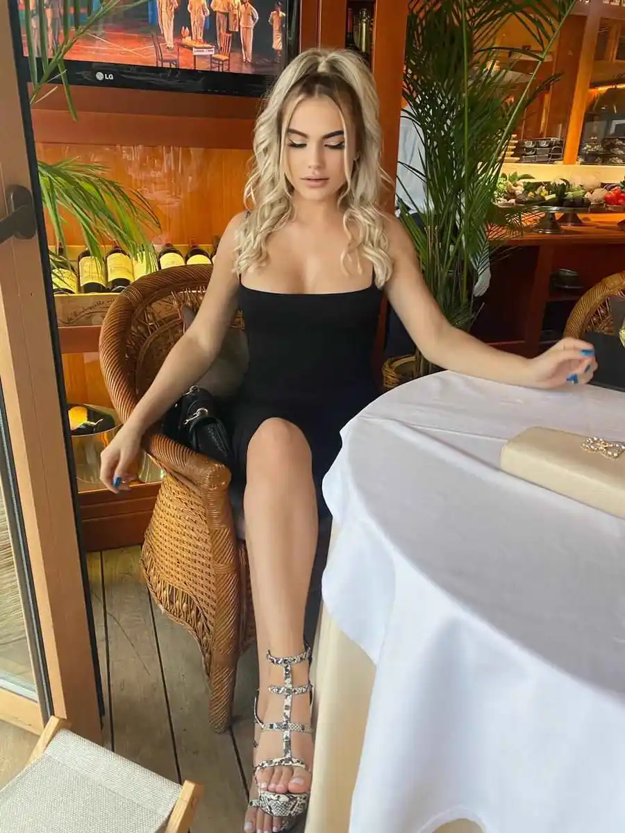 Lela escort in Rome