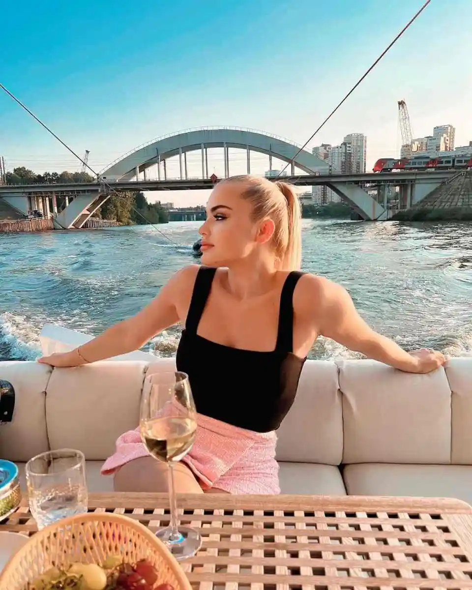 Lela escort in Rome