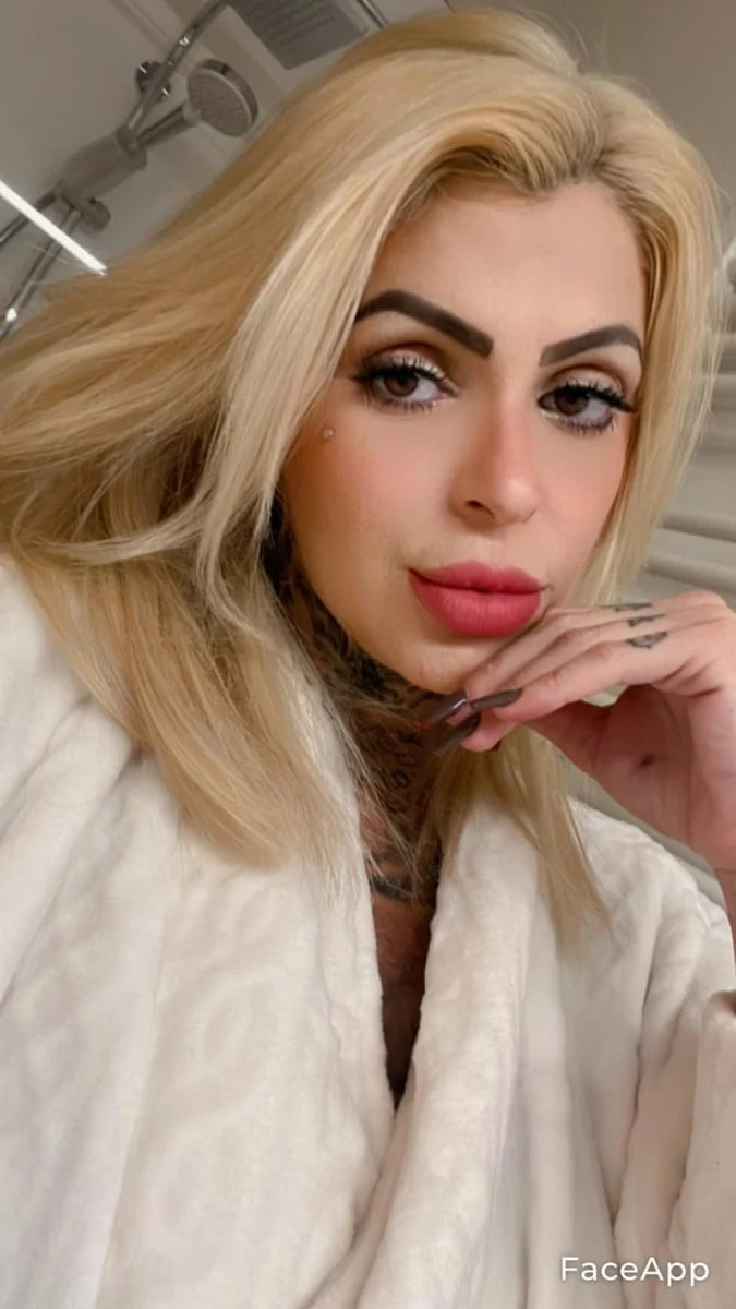 Leona escort in Rome