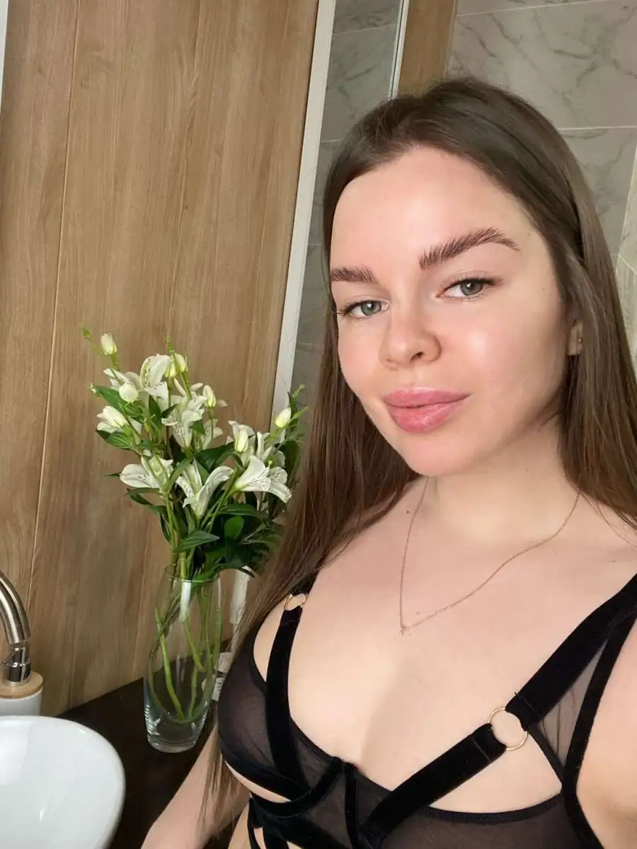 Leona escort in Rome