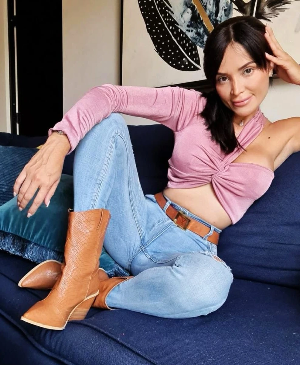 Leyla escort in Milan