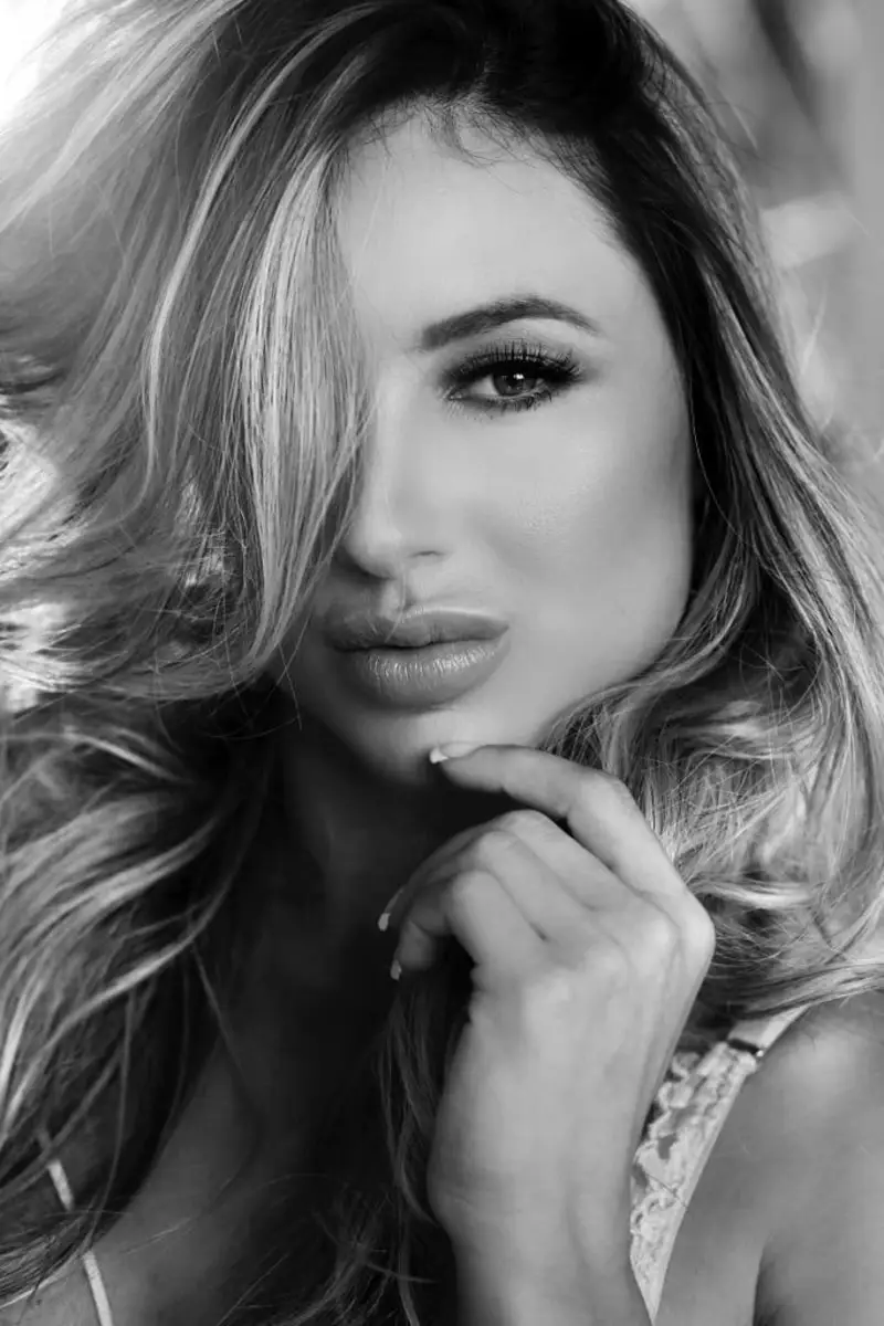 Lora escort in Rome