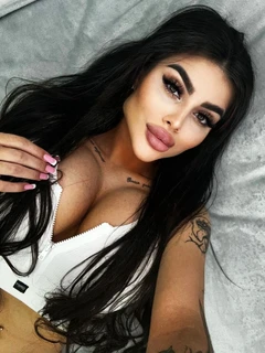 Mariam escort in Milan