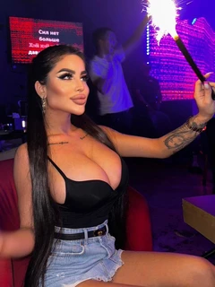 Mariam escort in Milan