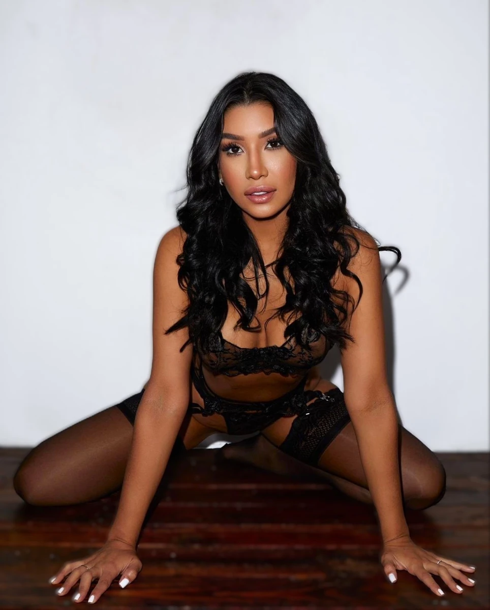 Mel escort in Milan