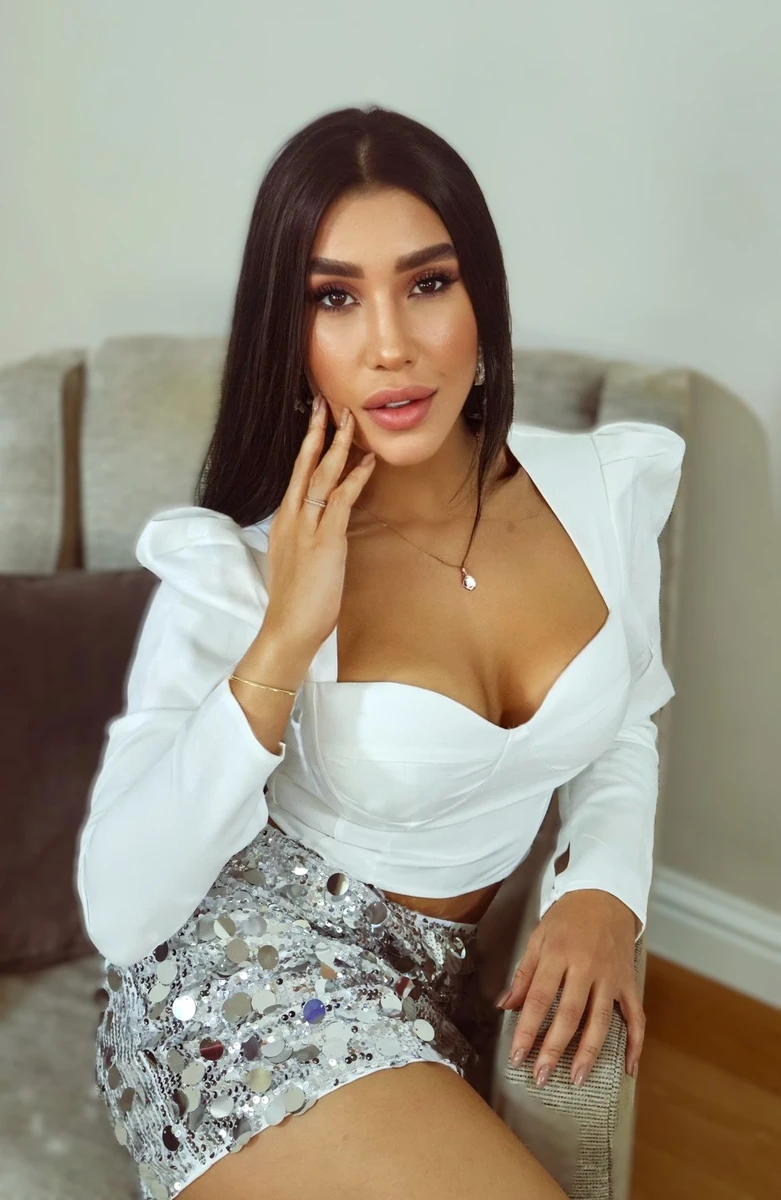 Mel escort in Milan