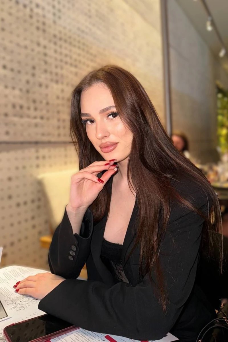Melak escort in Milan