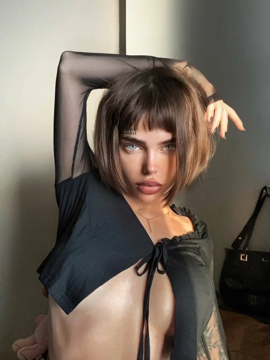 Mira escort in Rome