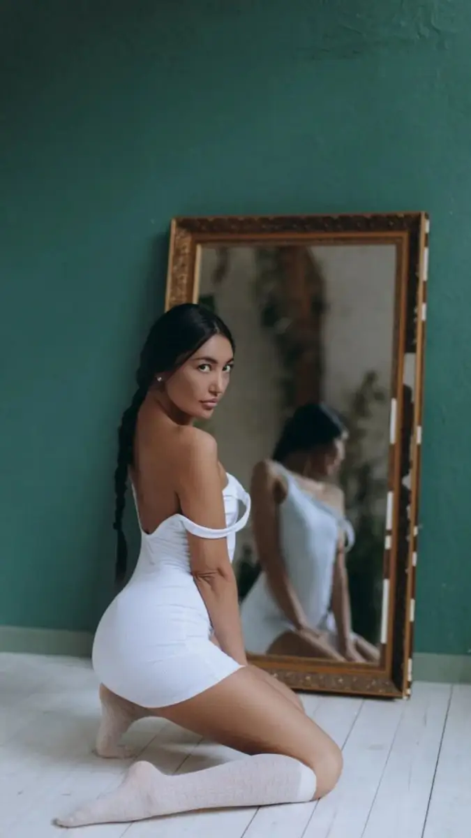 Mira escort in Rome