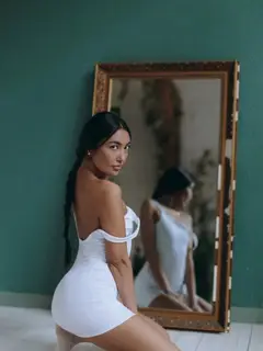 Mira escort in Rome