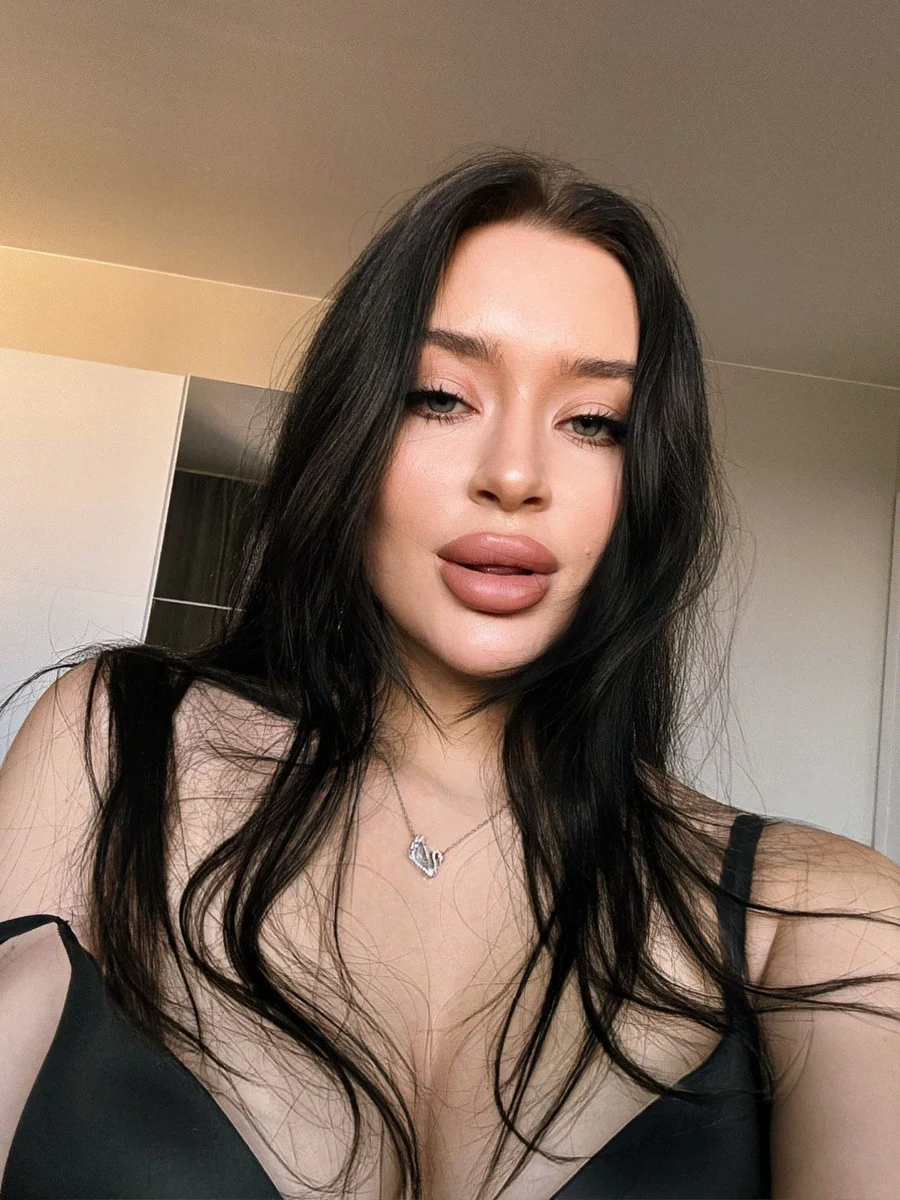 Molli escort in Milan