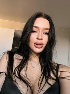 Molli escort in Milan