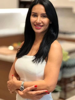 Mona escort in Milan