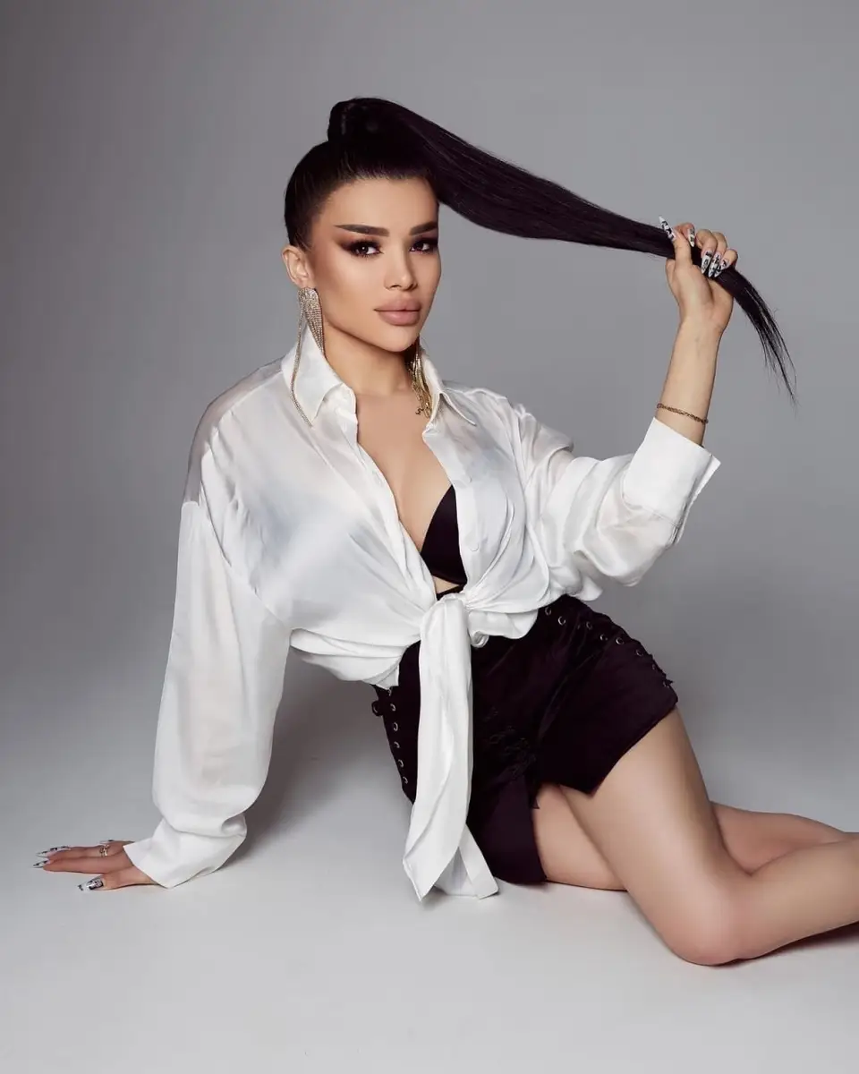 Naya escort in Rome