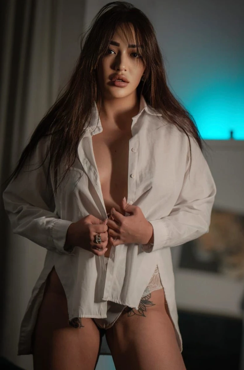 Nely escort in Milan
