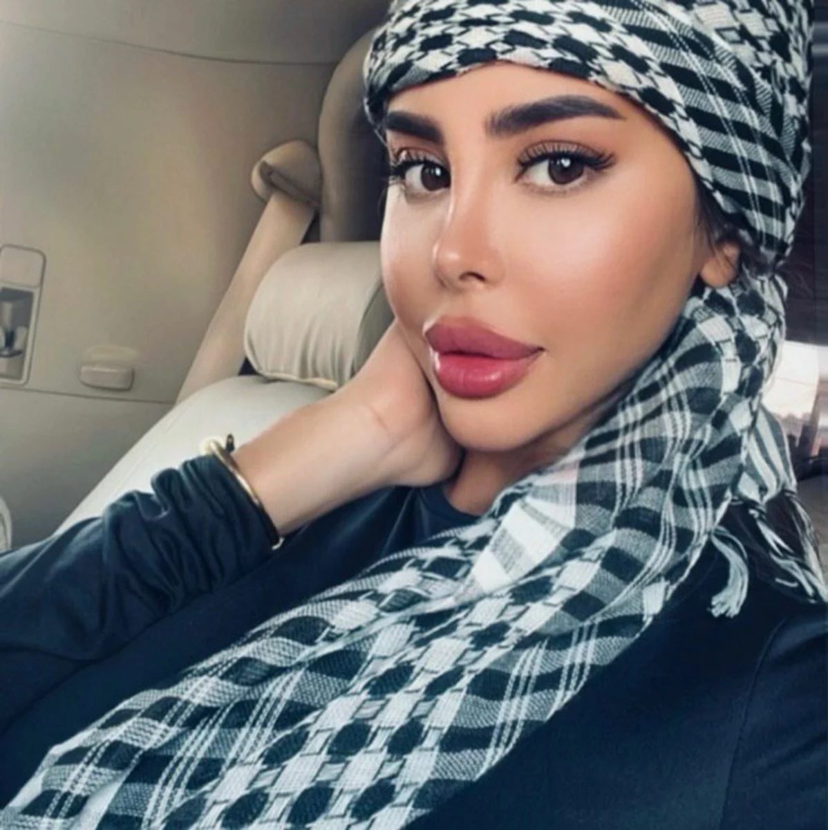 Nina escort in Milan