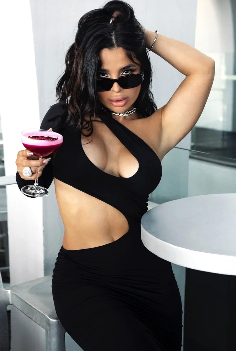 Nita escort in Milan