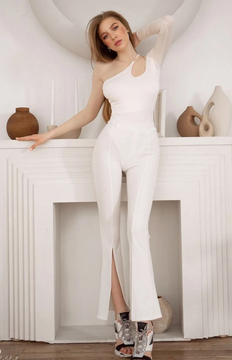 Olga escort in Milan