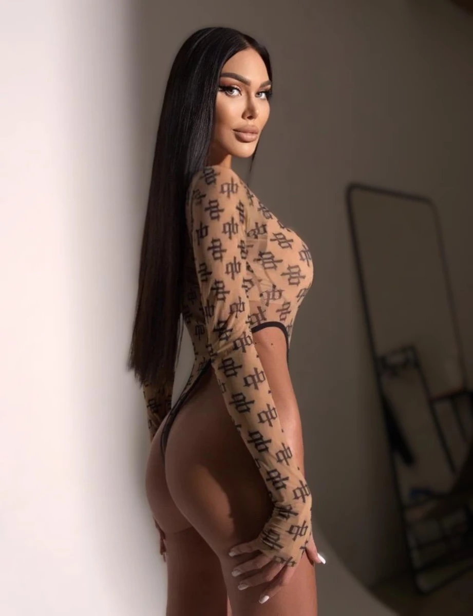 Sabina escort in Milan