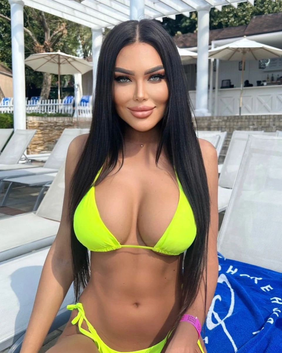 Sabina escort in Milan