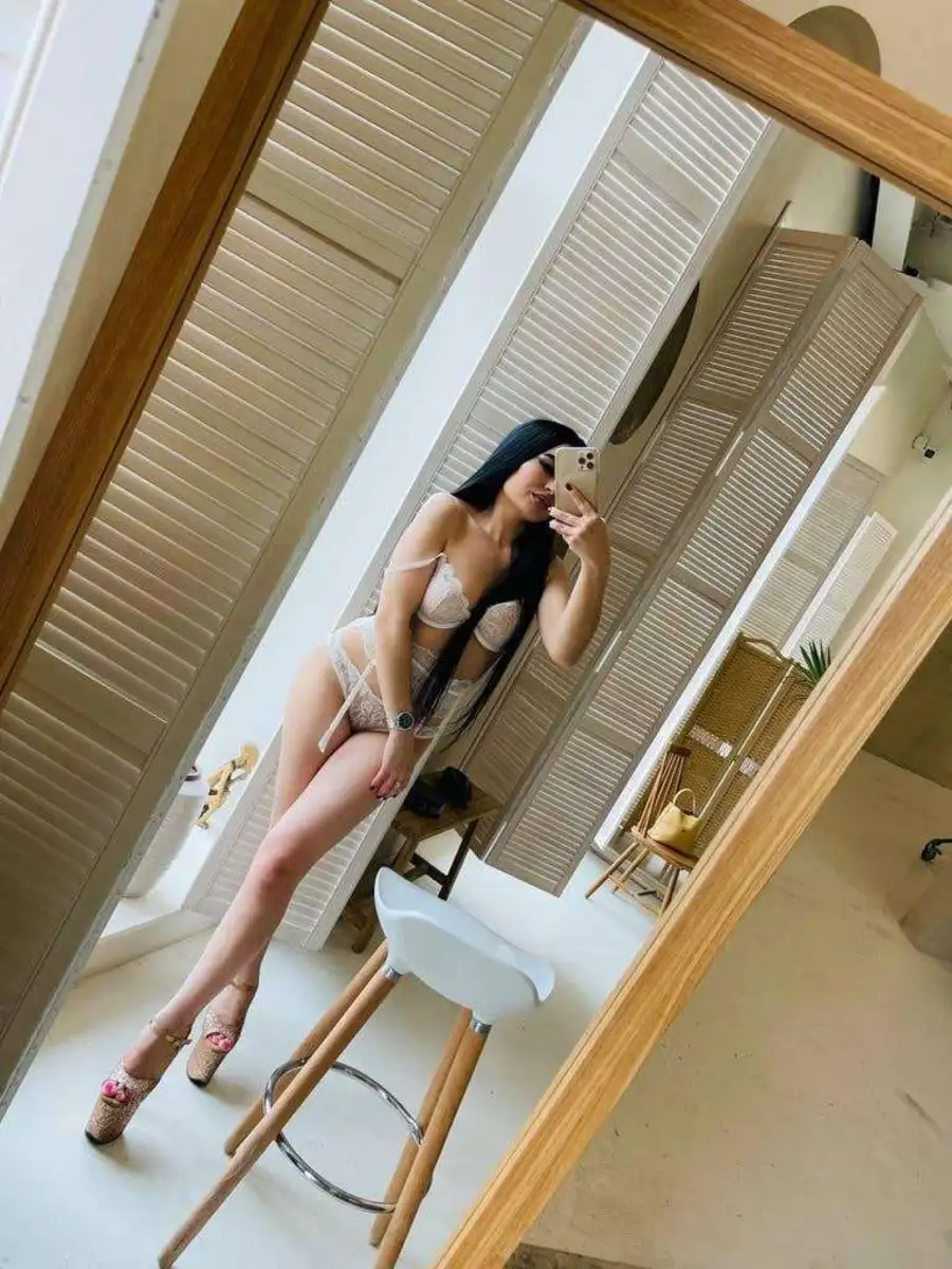 Samira escort in Rome