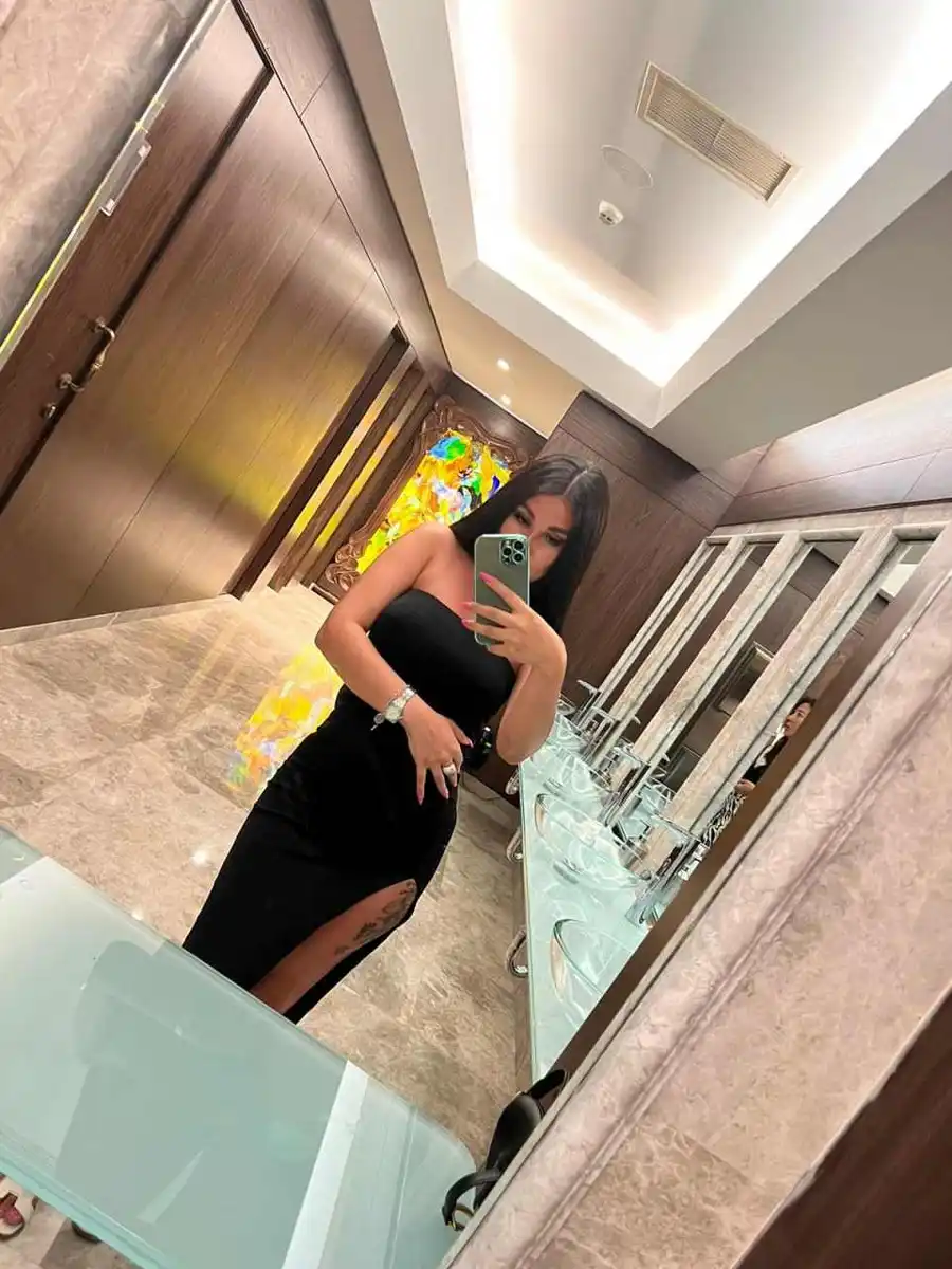 Selima escort in Rome