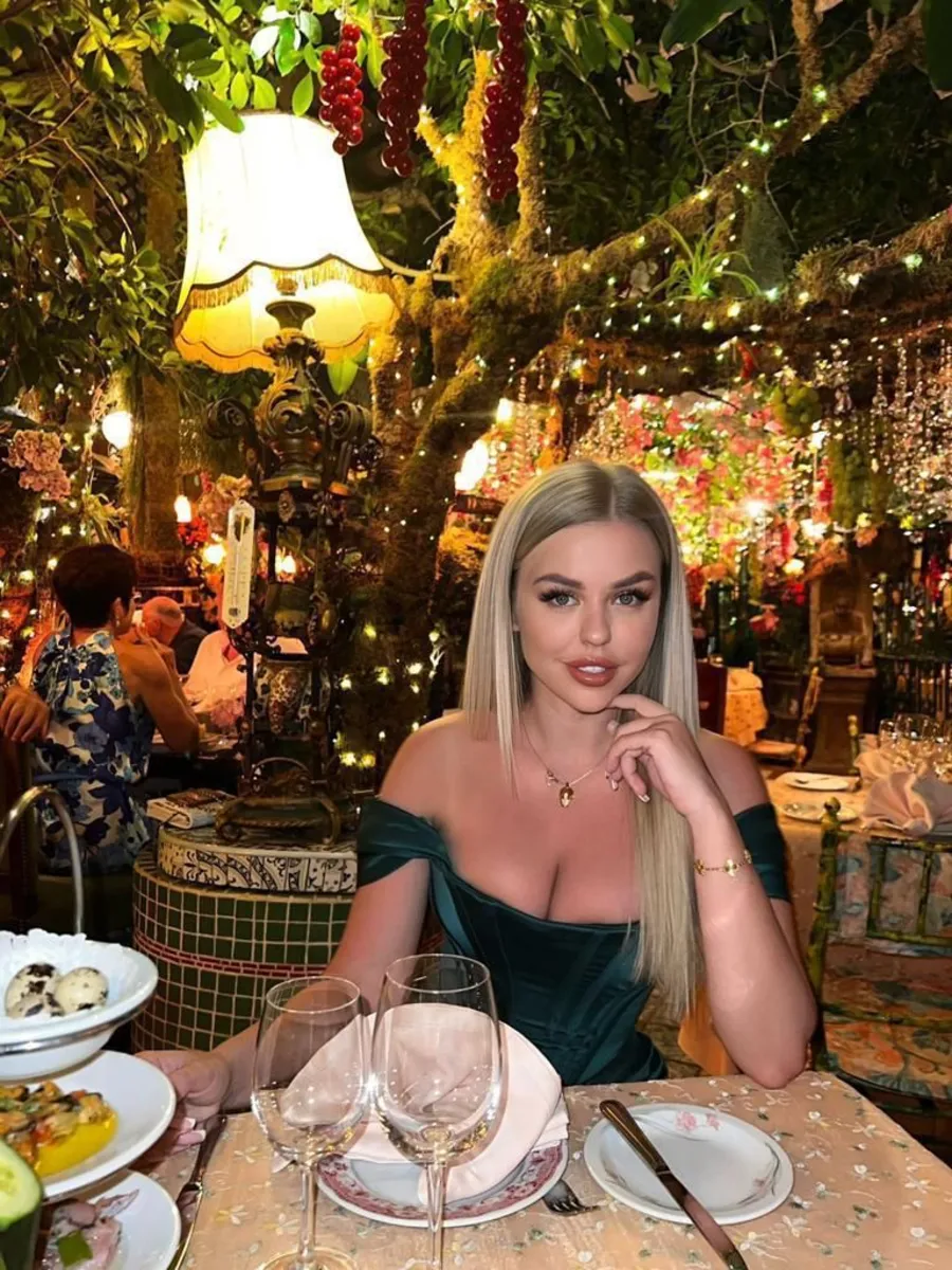 Stefanie escort in Rome