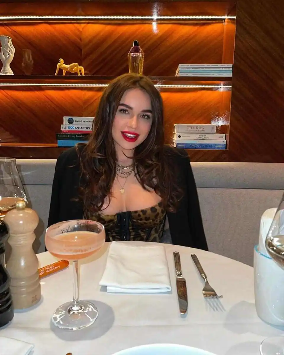 Tina escort in Rome