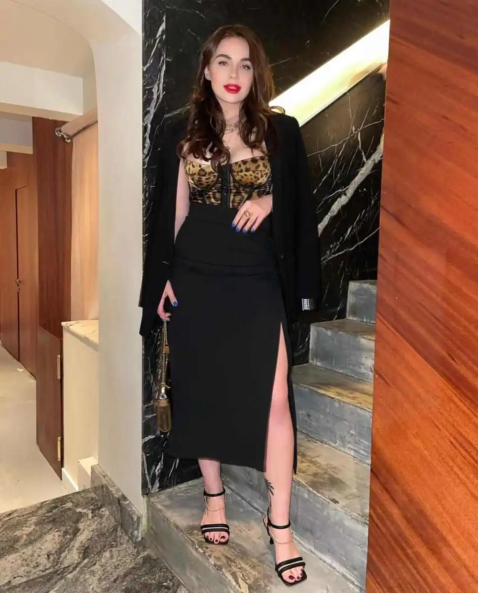 Tina escort in Rome
