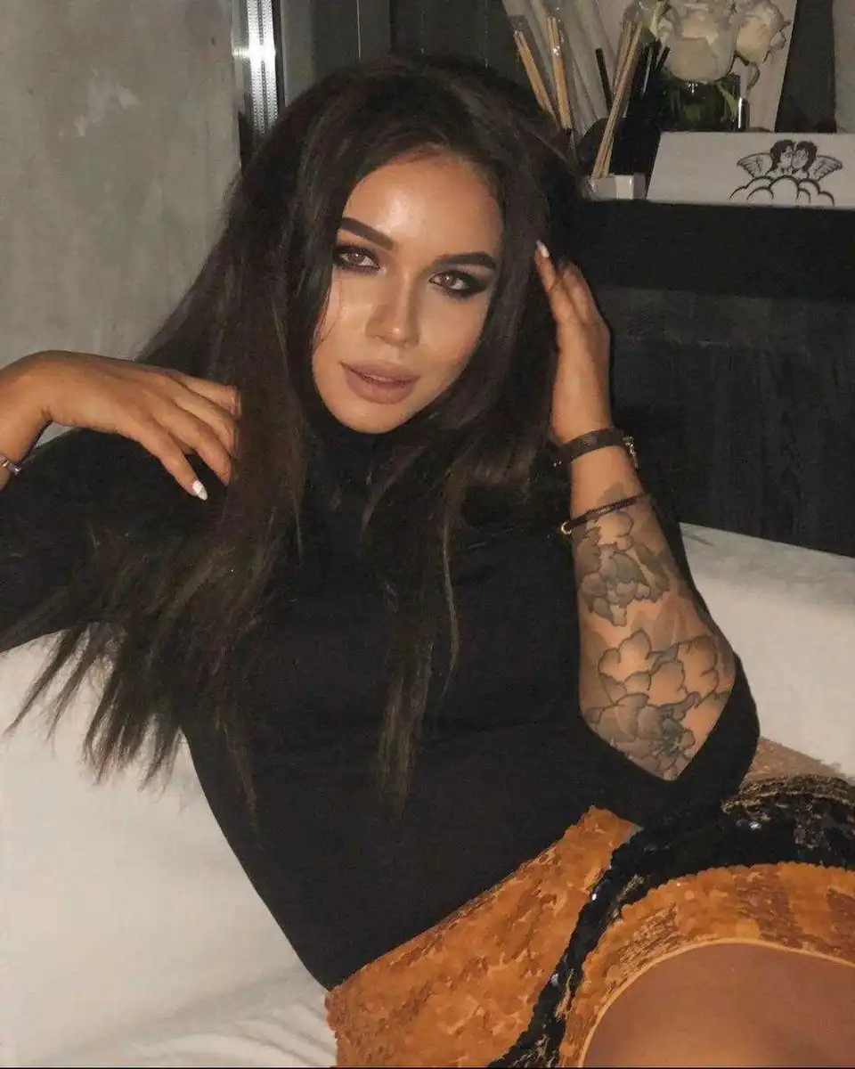 Tina escort in Rome