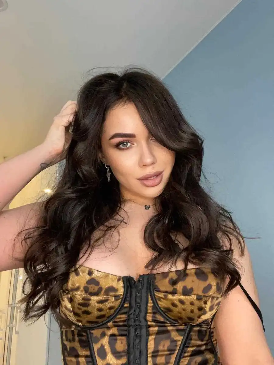 Tina escort in Rome