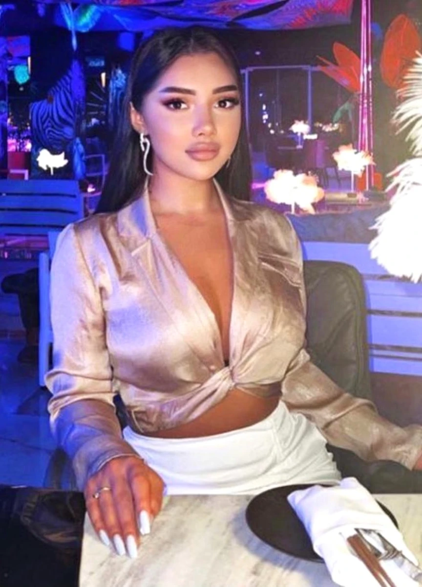 Valentina escort in Milan