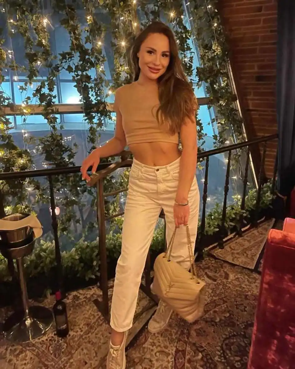 Victoriya escort in Rome