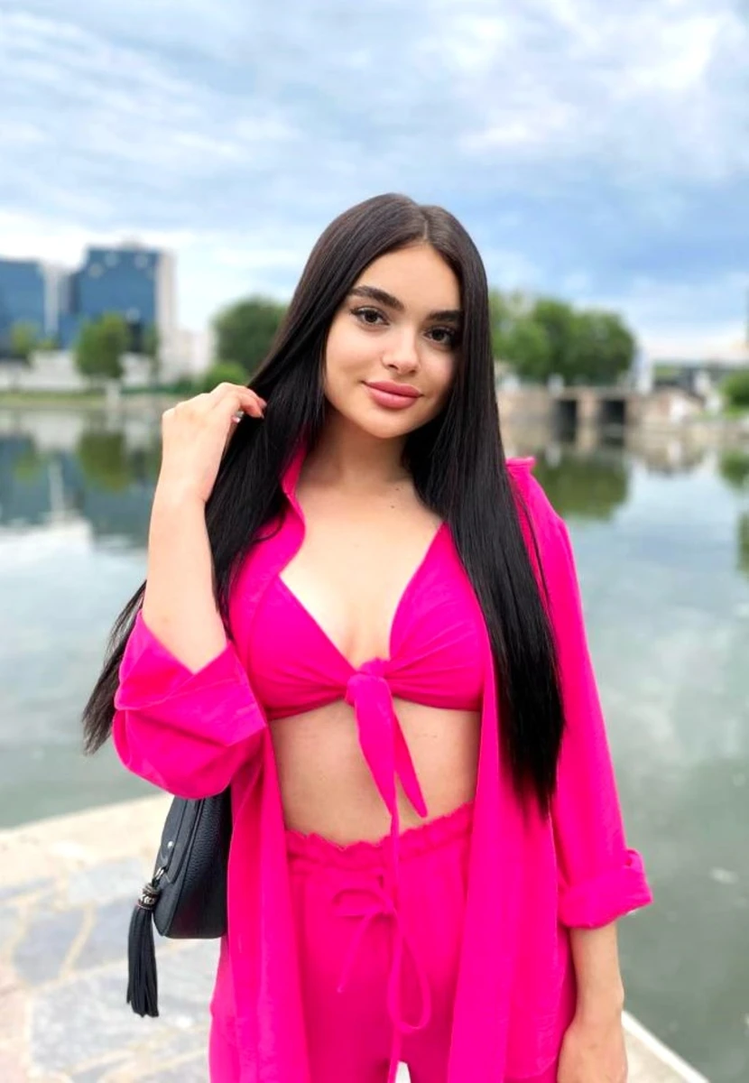 Vika escort in Rome