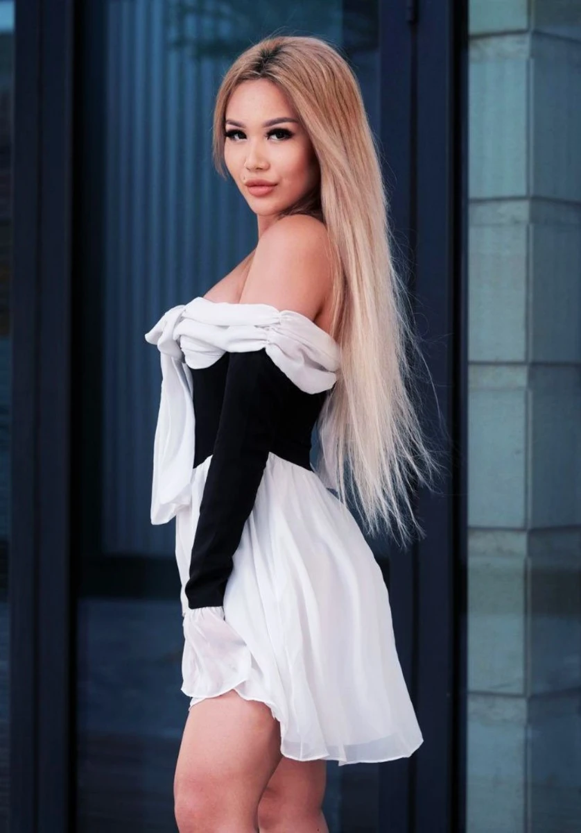 Vikky escort in Milan