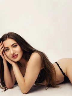 Viktoria escort in Milan