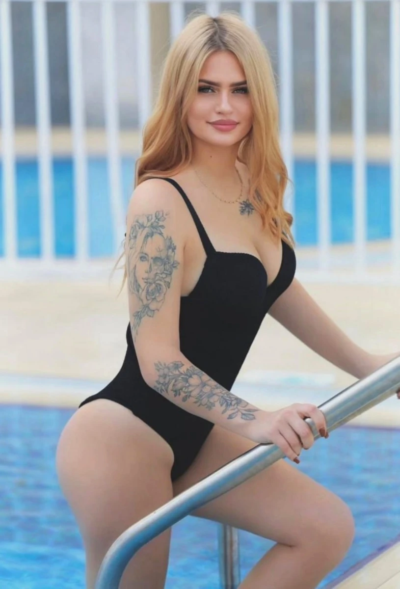 Viola escort in Milan