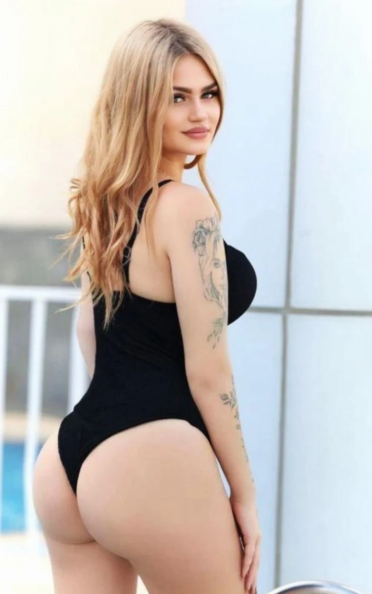 Viola escort in Milan