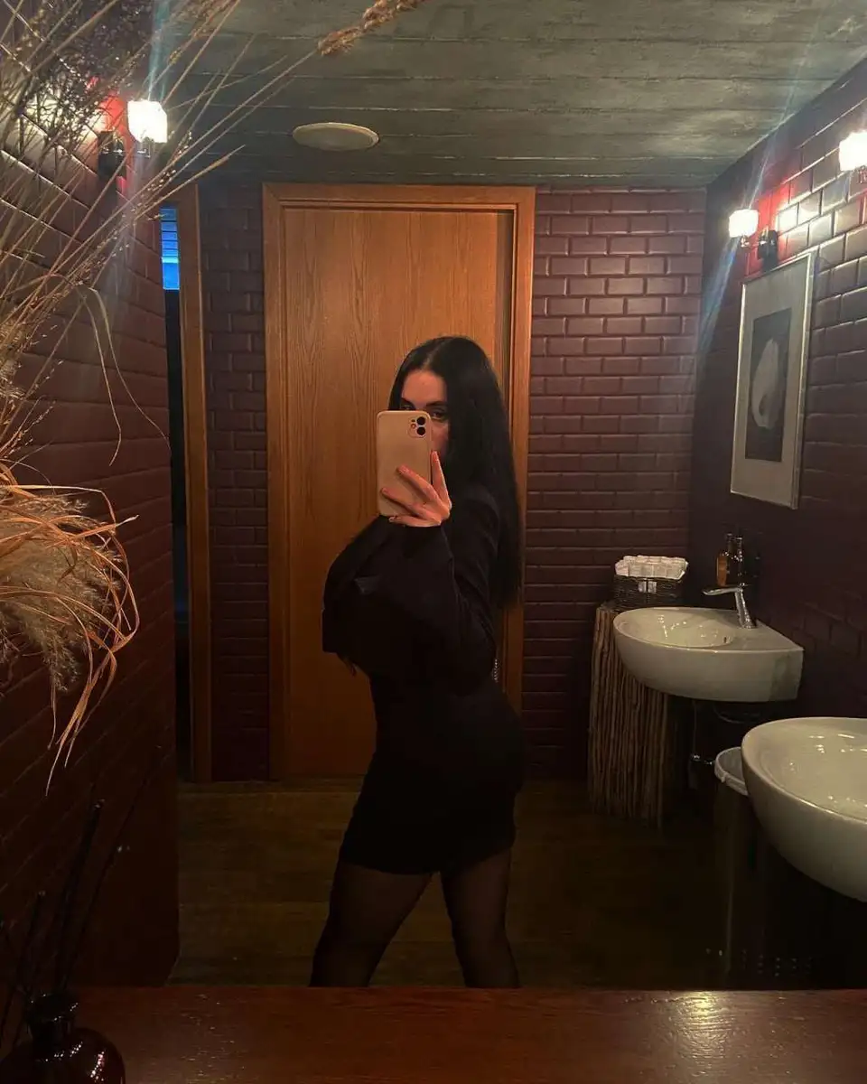 Viola escort in Rome