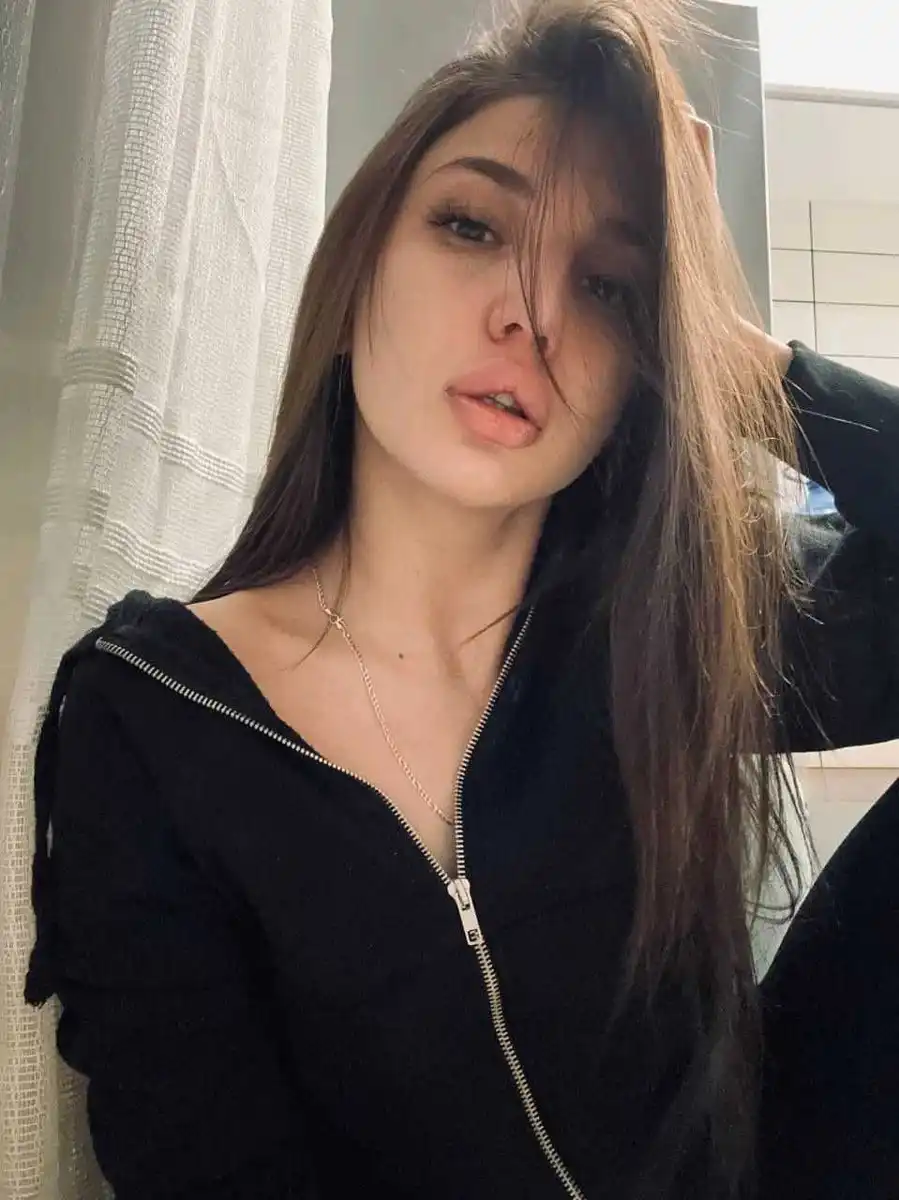 Violetta escort in Rome