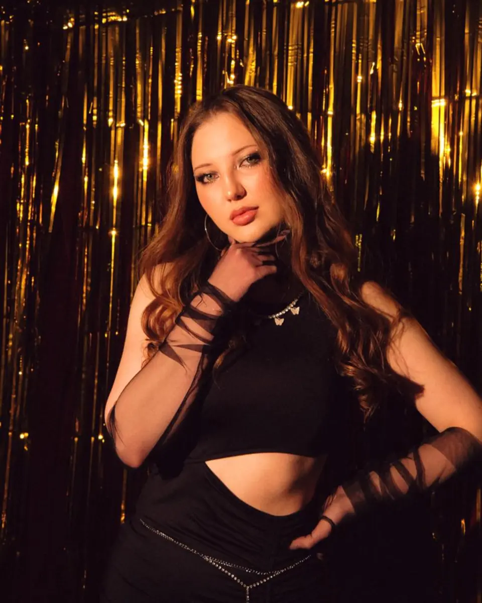 Violetta escort in Rome